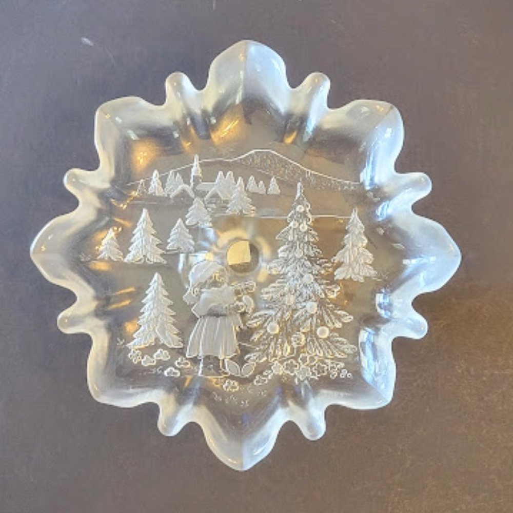 MIKASA CHRISTMAS STORY FOOTED BON BON PLATE NIB 9-3/4"